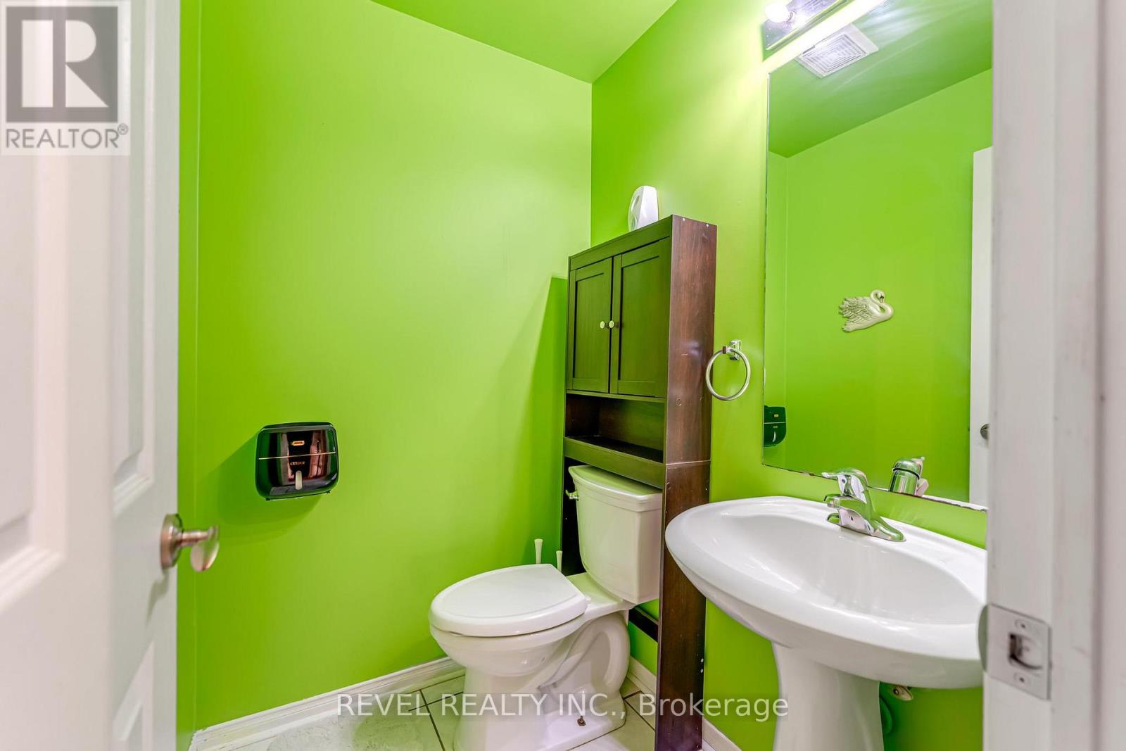 Photo 25 of 17 Webb Avenue, Brantford ON