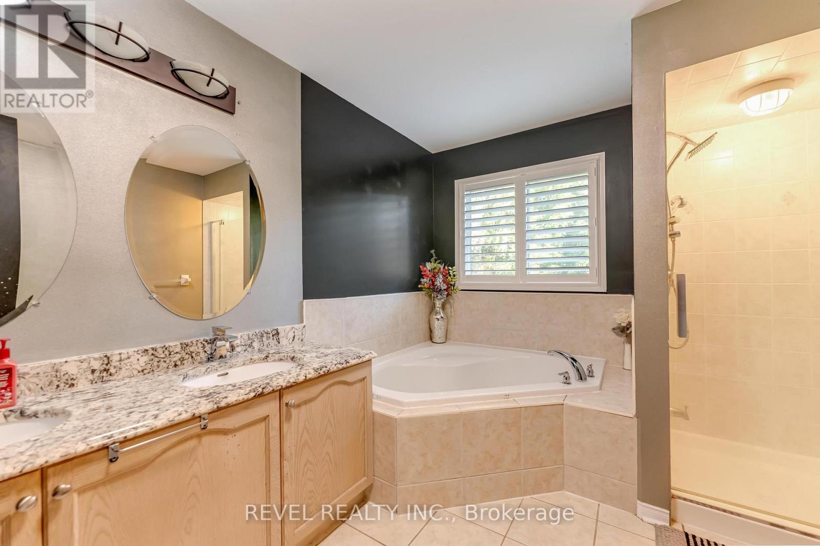 Photo 31 of 17 Webb Avenue, Brantford ON