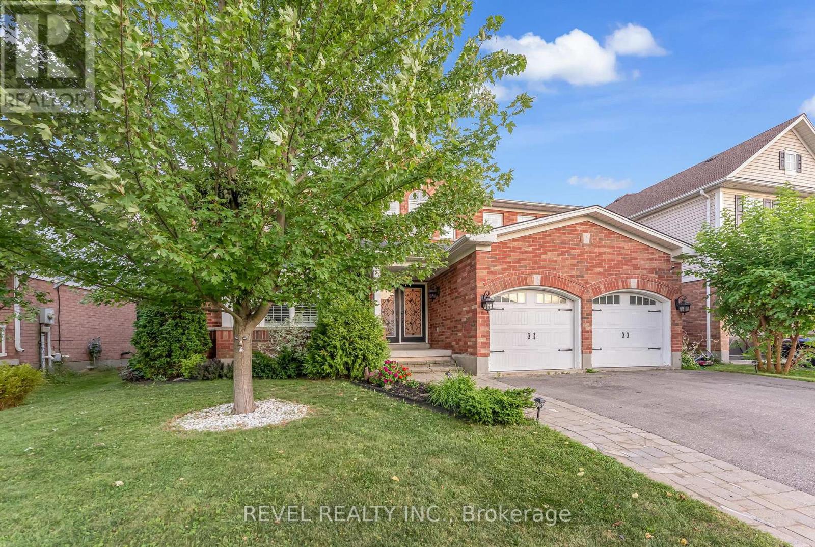 Photo 4 of 17 Webb Avenue, Brantford ON