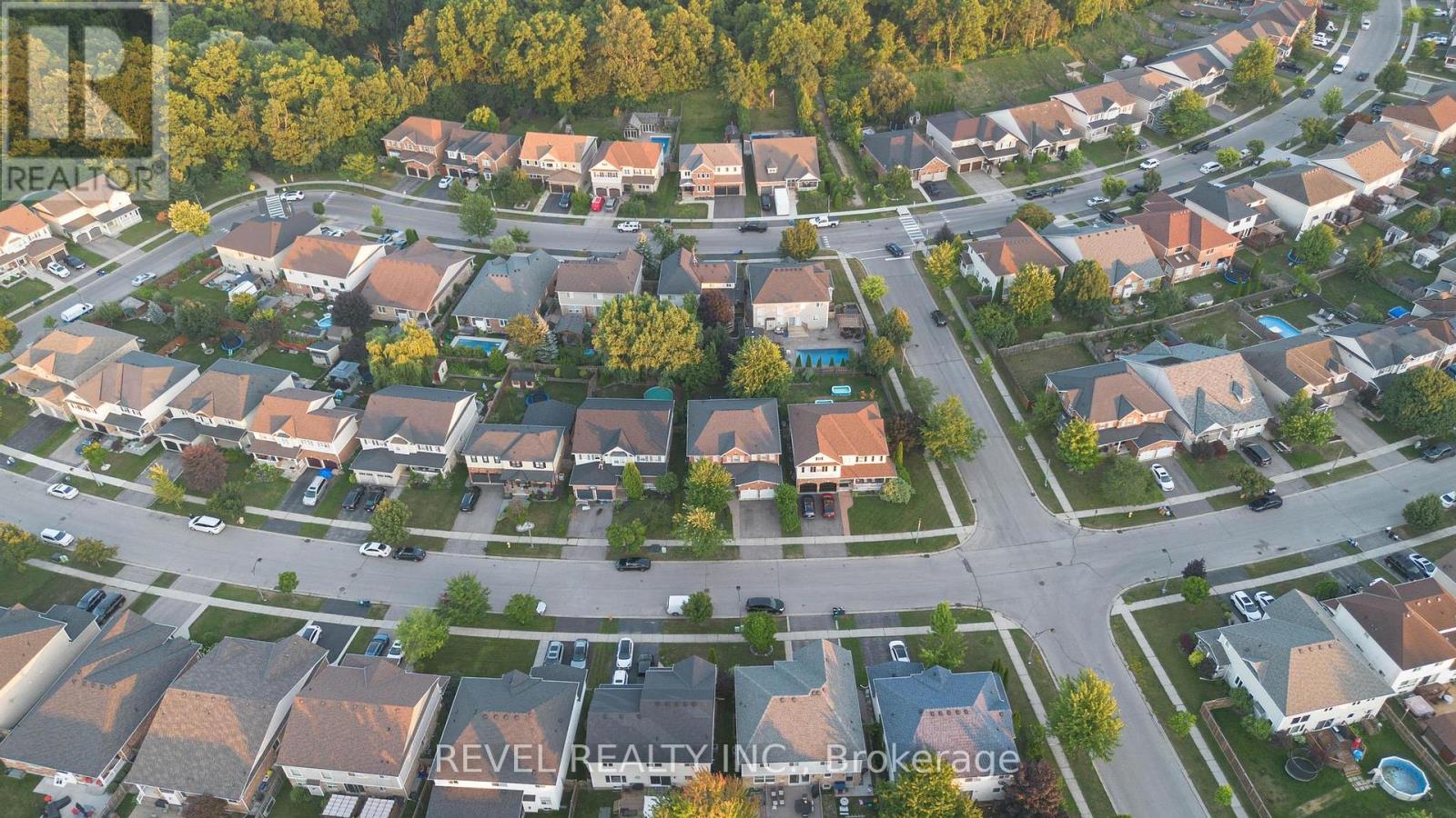 Photo 8 of 17 Webb Avenue, Brantford ON