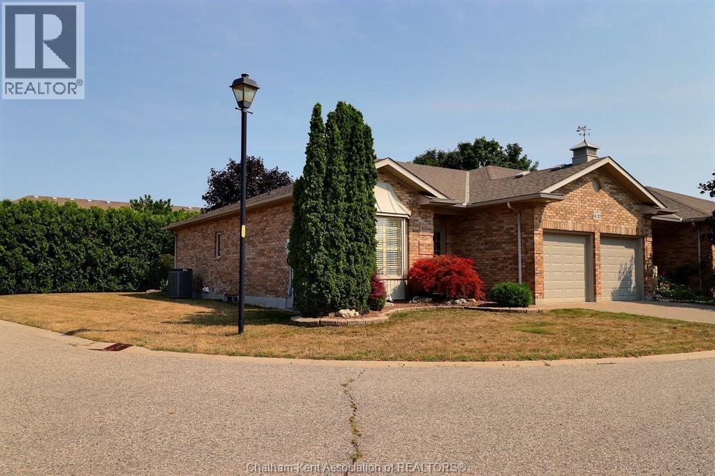 Photo 2 of 27 Home Place, Chatham ON