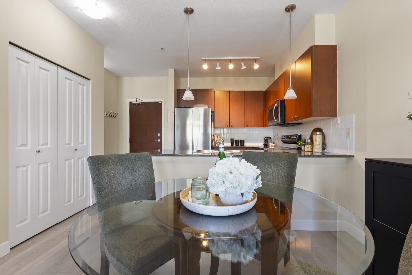 Photo 7 of 221 15380 102 A Avenue, Surrey BC