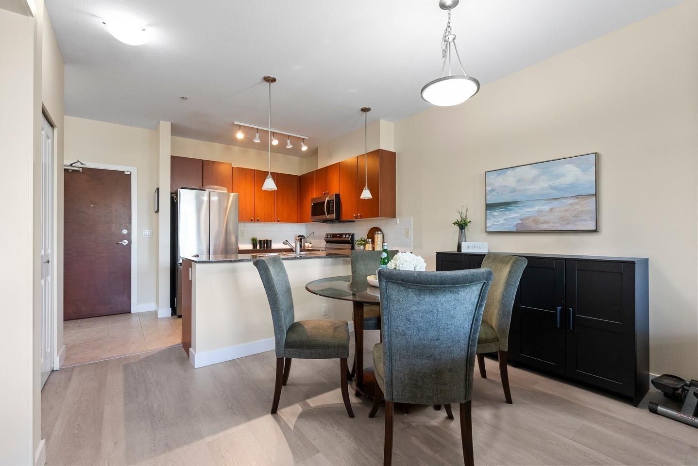 Photo 5 of 221 15380 102 A Avenue, Surrey BC