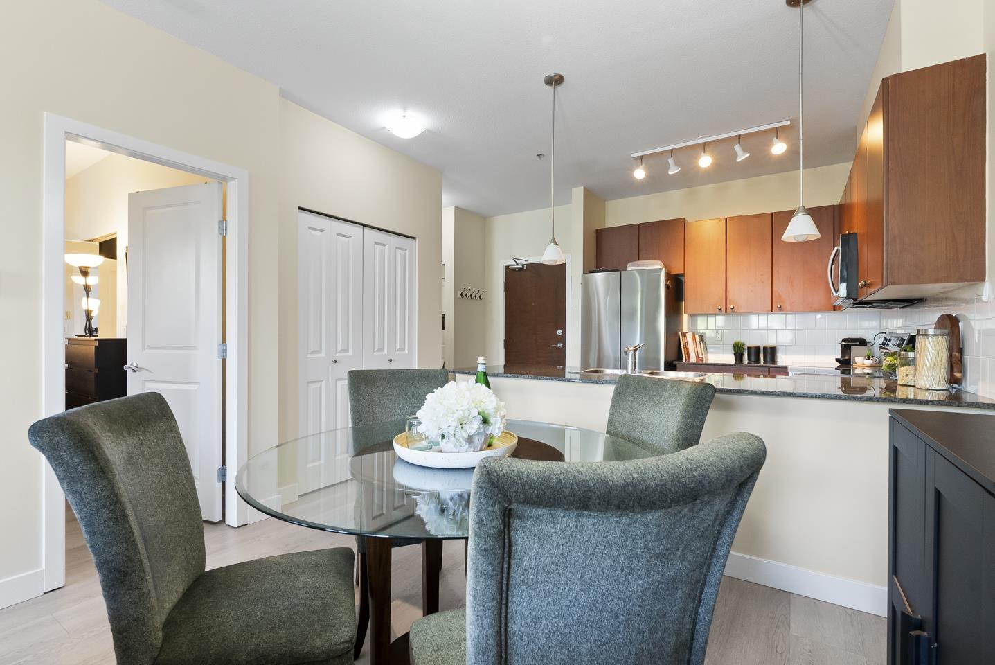 Photo 6 of 221 15380 102 A Avenue, Surrey BC