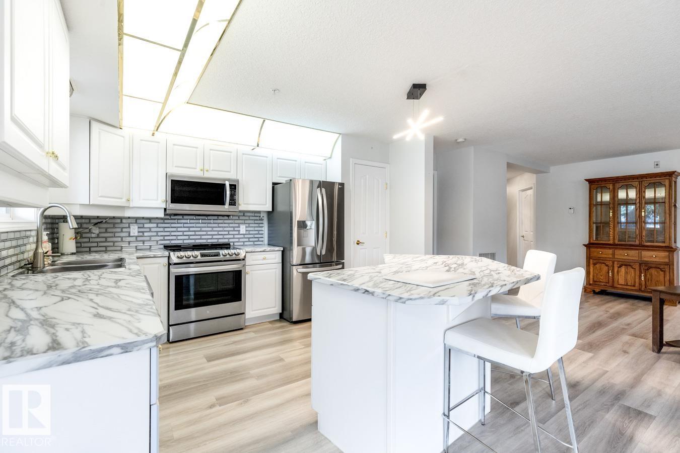 Photo 10 of 106 6703 172 St Nw, Edmonton AB
