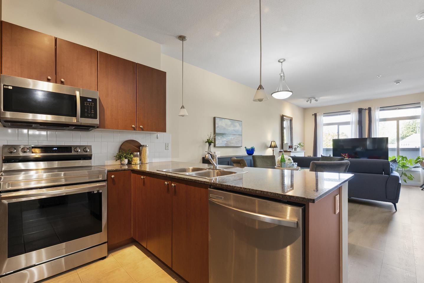 Photo 9 of 221 15380 102 A Avenue, Surrey BC