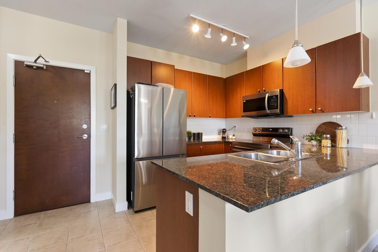 Photo 12 of 221 15380 102 A Avenue, Surrey BC