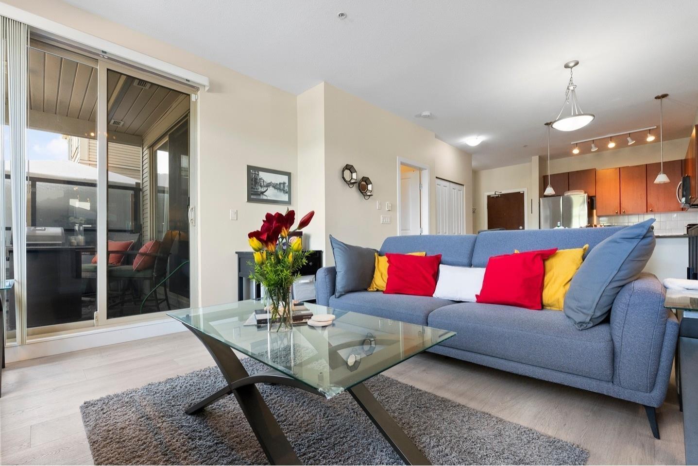 Photo 4 of 221 15380 102 A Avenue, Surrey BC