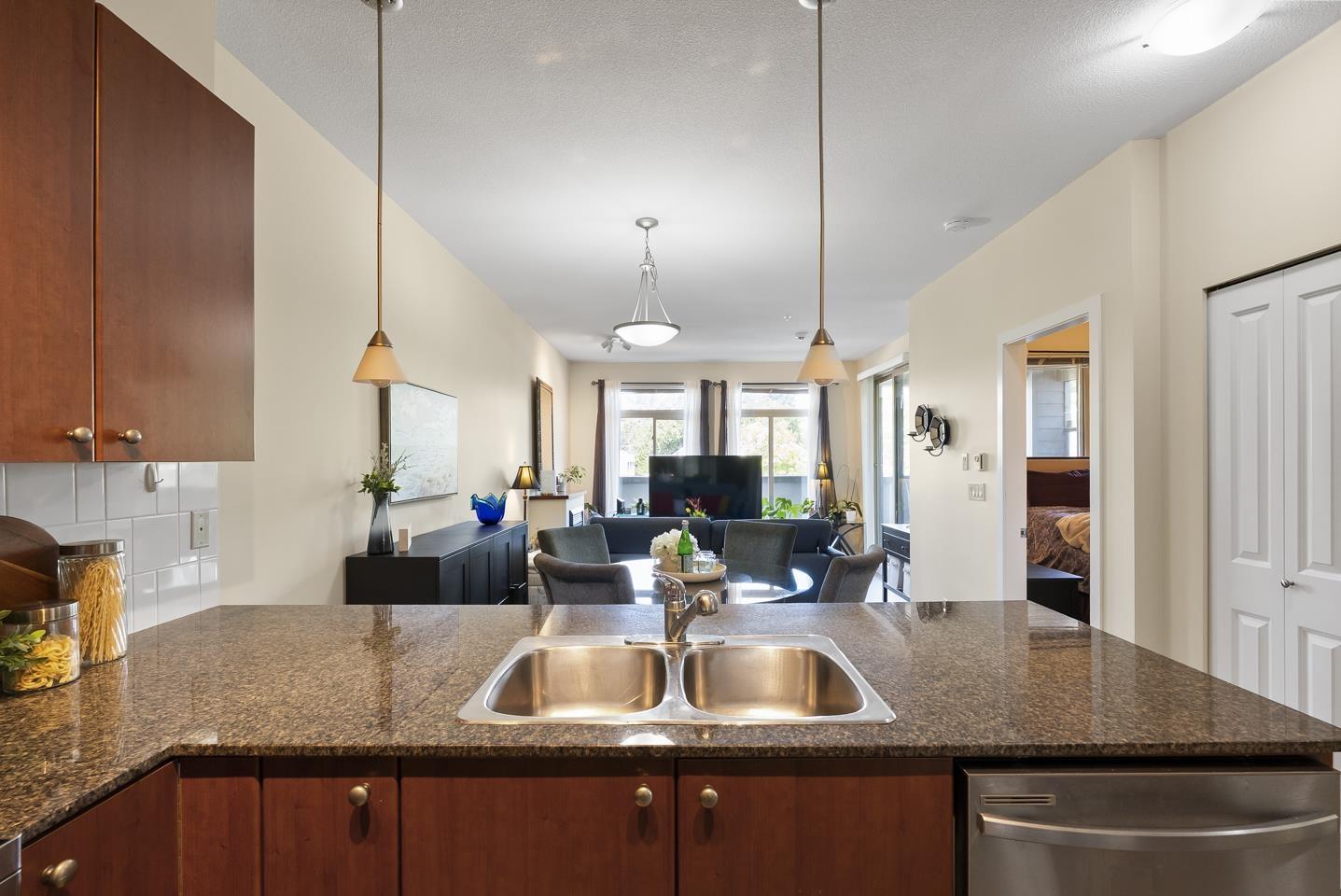 Photo 10 of 221 15380 102 A Avenue, Surrey BC