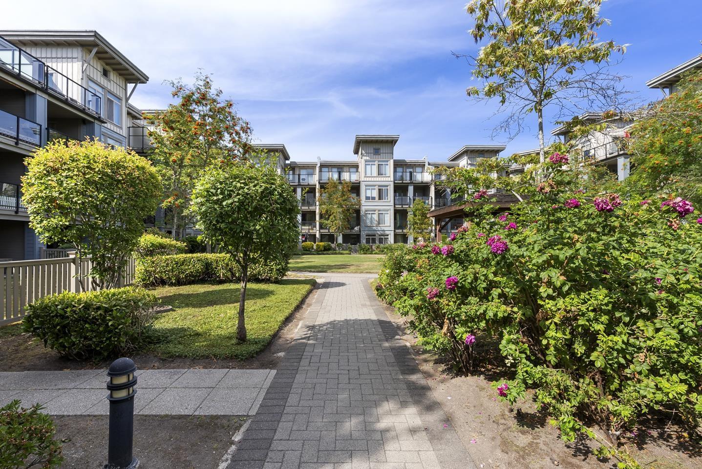 Photo 1 of 221 15380 102 A Avenue, Surrey BC