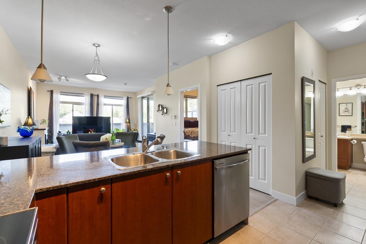 Photo 11 of 221 15380 102 A Avenue, Surrey BC