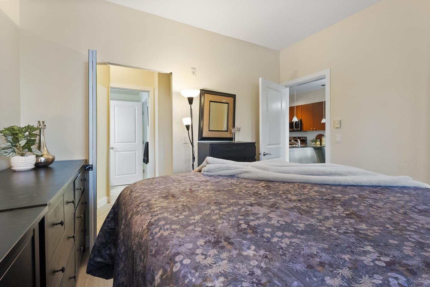 Photo 18 of 221 15380 102 A Avenue, Surrey BC