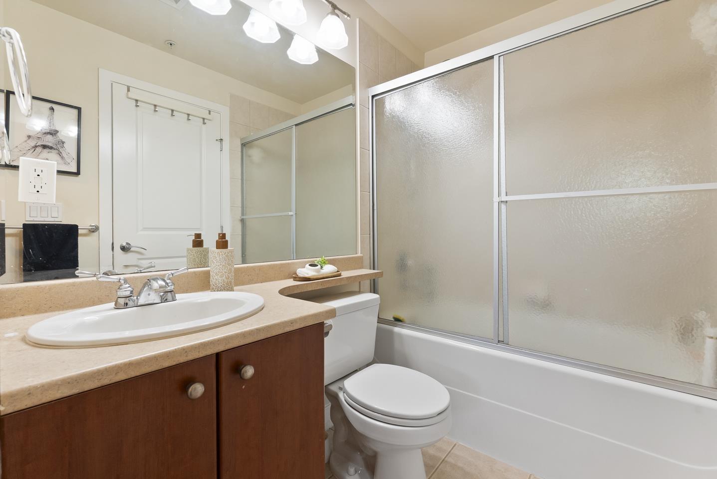 Photo 15 of 221 15380 102 A Avenue, Surrey BC
