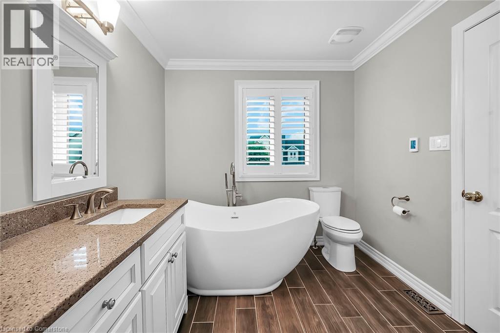 Photo 11 of 2371 Pathfinder Drive, Burlington ON