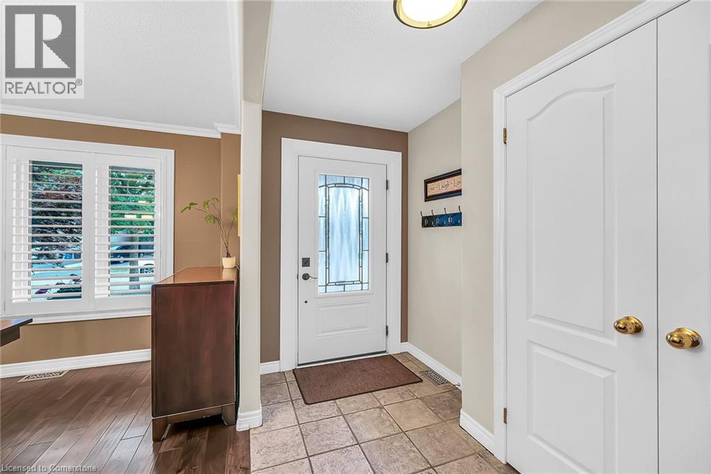Photo 9 of 2371 Pathfinder Drive, Burlington ON