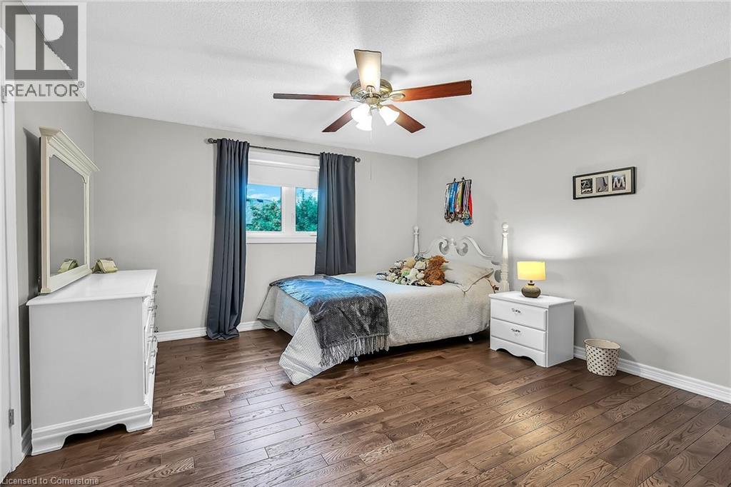 Photo 32 of 2371 Pathfinder Drive, Burlington ON