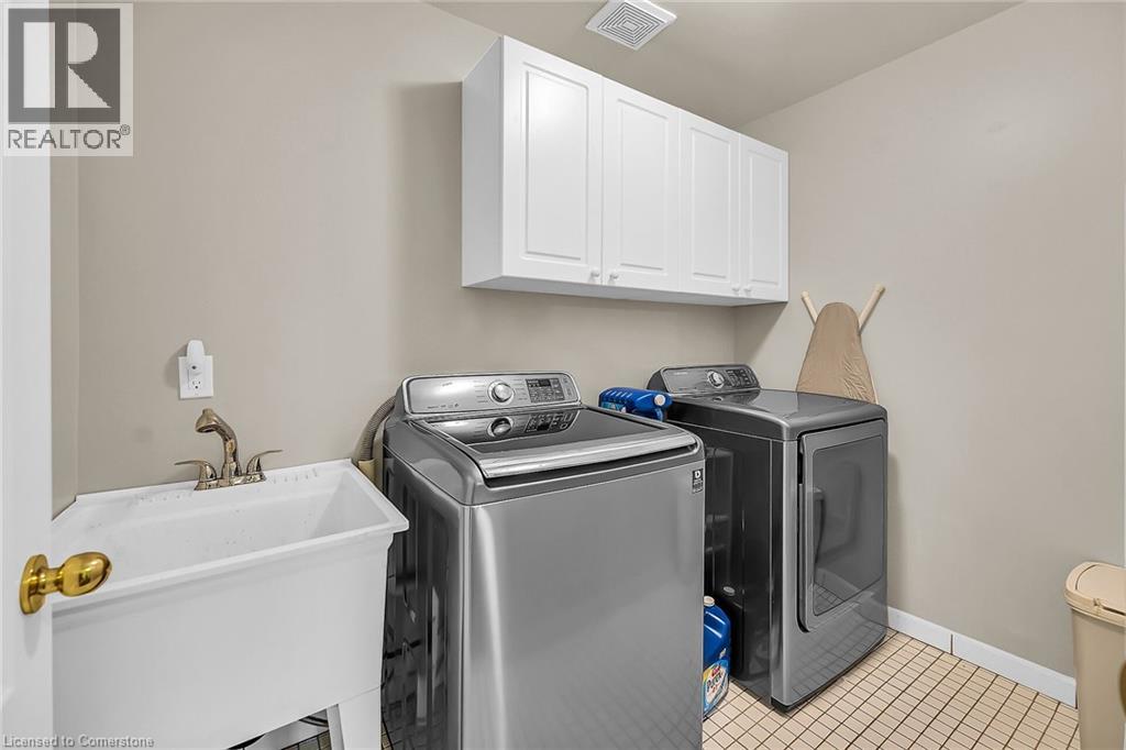 Photo 26 of 2371 Pathfinder Drive, Burlington ON