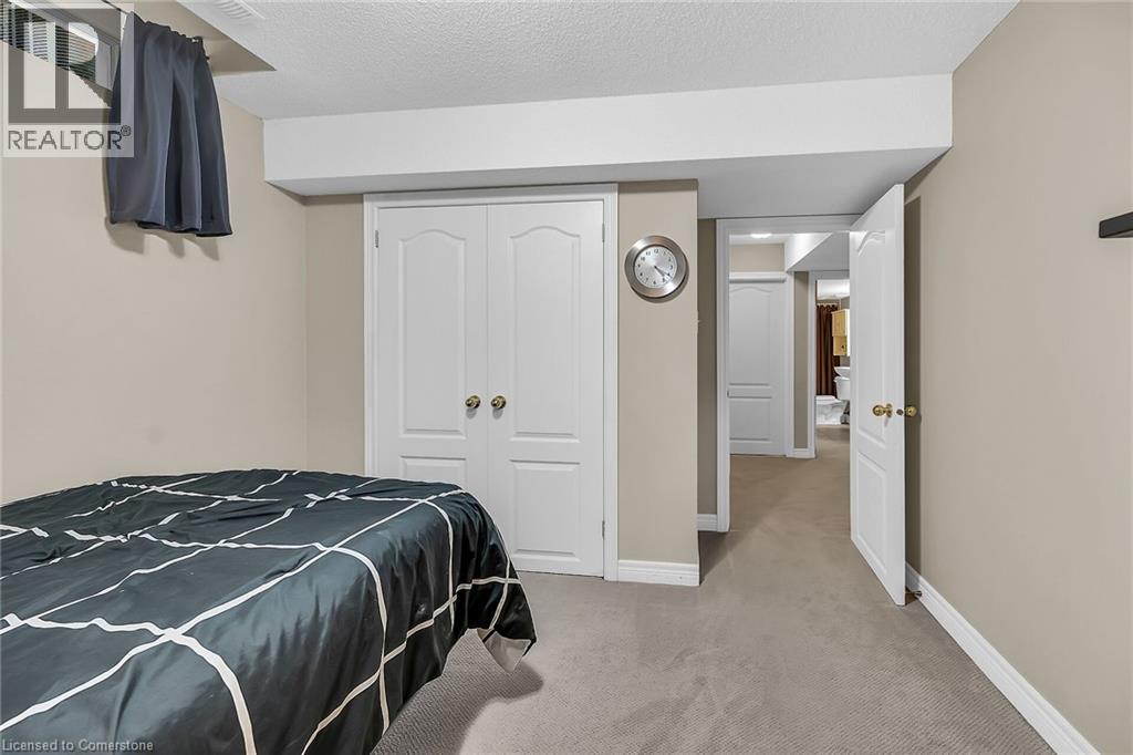 Photo 10 of 2371 Pathfinder Drive, Burlington ON
