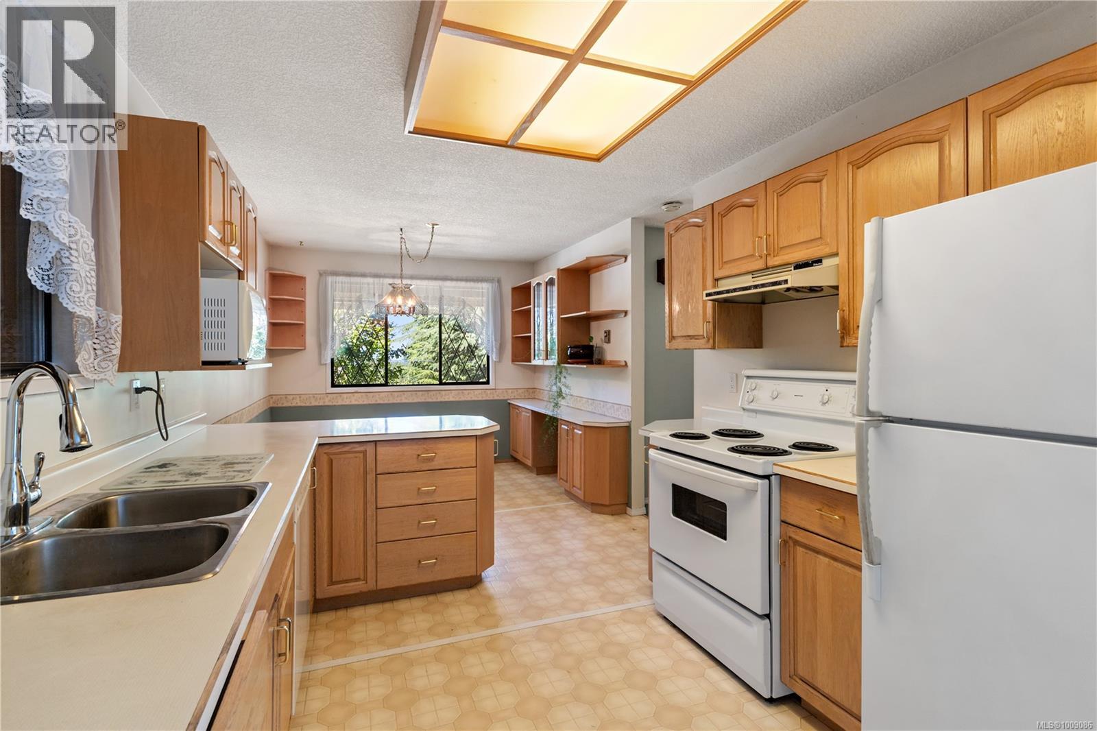 Photo 21 of 8015 Northwind Dr, Lantzville BC