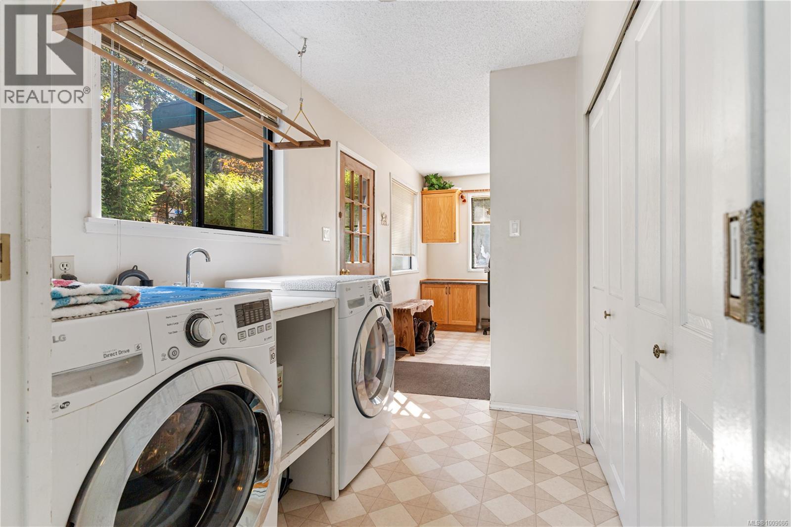 Photo 2 of 8015 Northwind Dr, Lantzville BC
