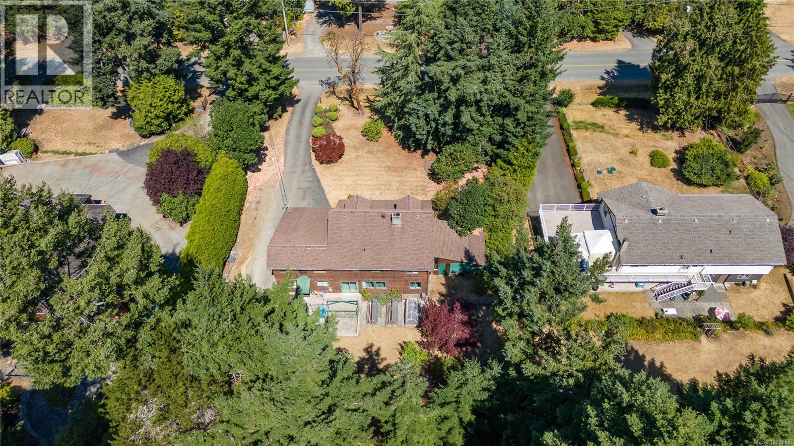 Photo 3 of 8015 Northwind Dr, Lantzville BC