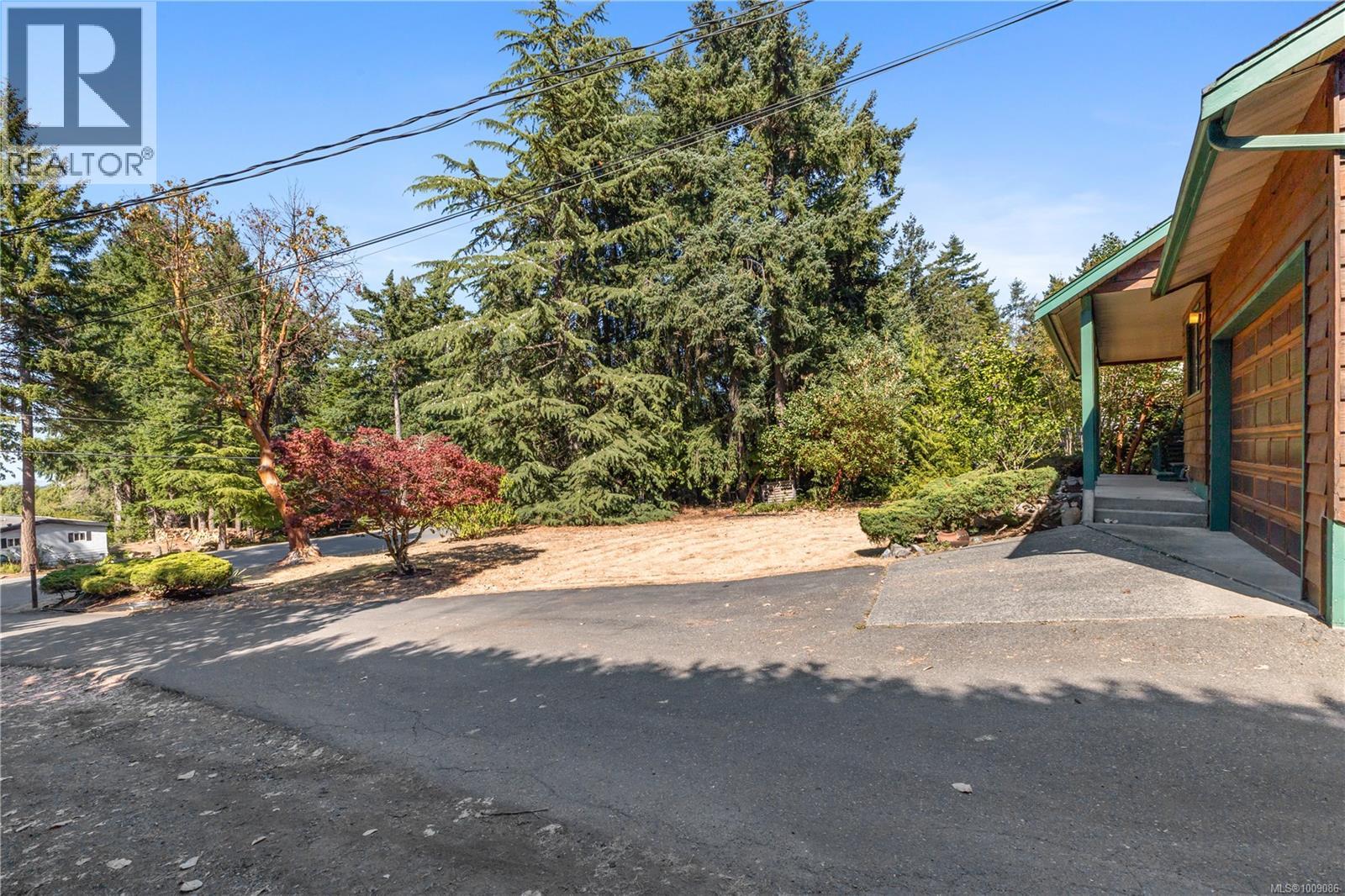 Photo 9 of 8015 Northwind Dr, Lantzville BC