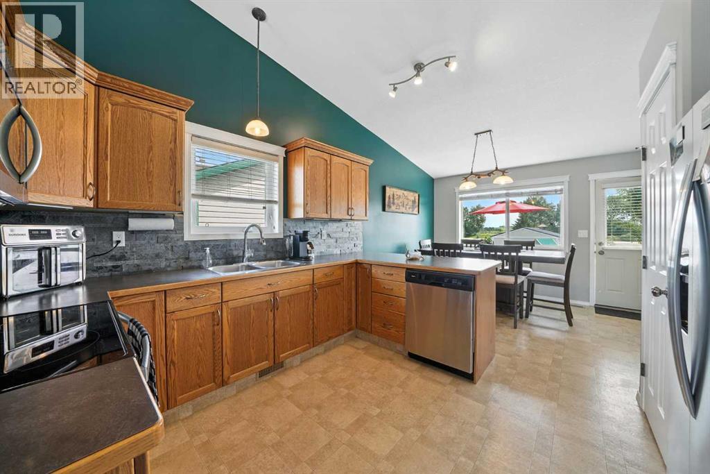 Photo 10 of 6815 58 Street, Rocky Mountain House AB
