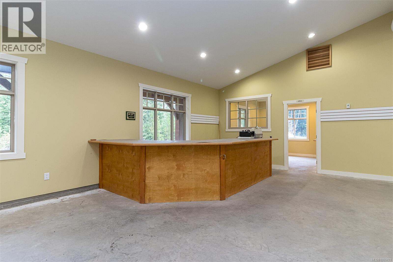 Photo 27 of 230 Rupert Rd E, Qualicum Beach BC
