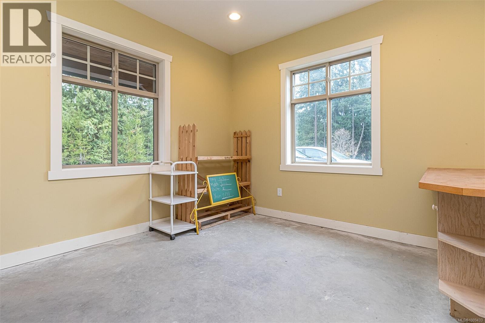Photo 5 of 230 Rupert Rd E, Qualicum Beach BC