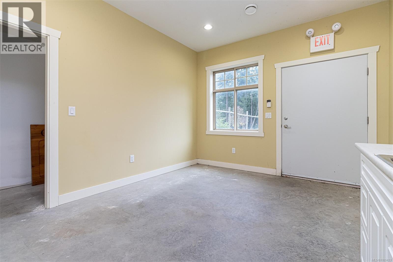 Photo 14 of 230 Rupert Rd E, Qualicum Beach BC
