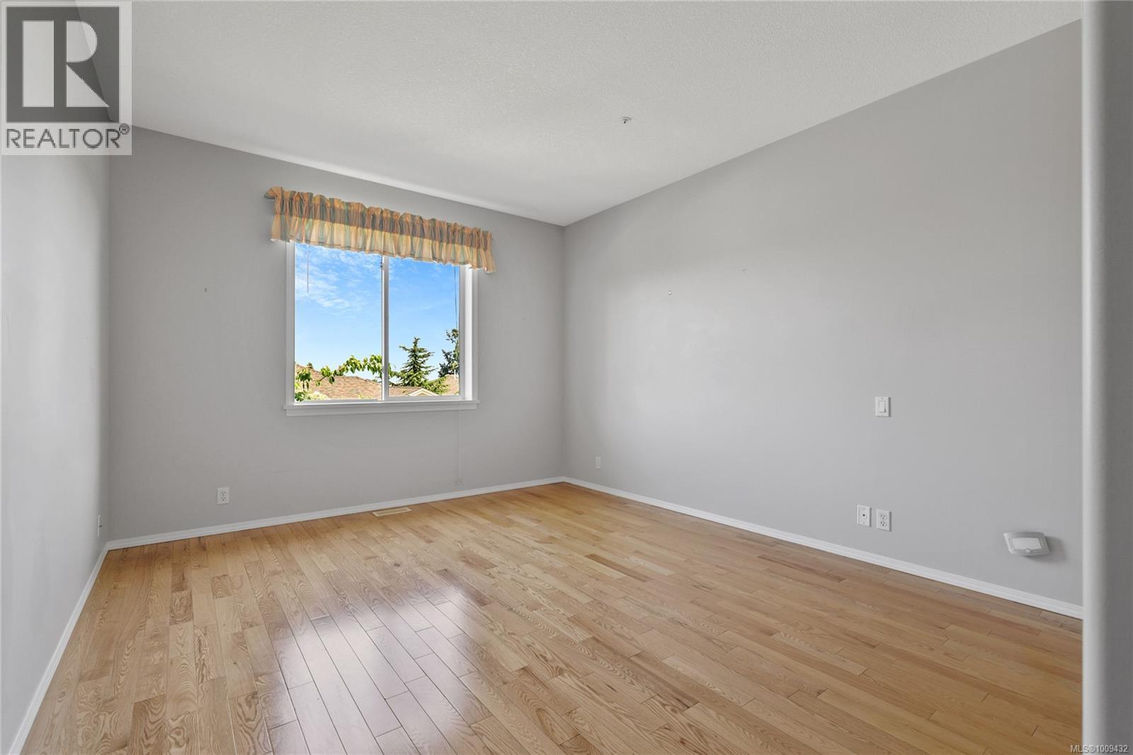 Photo 12 of 6345 Savary St, Nanaimo BC