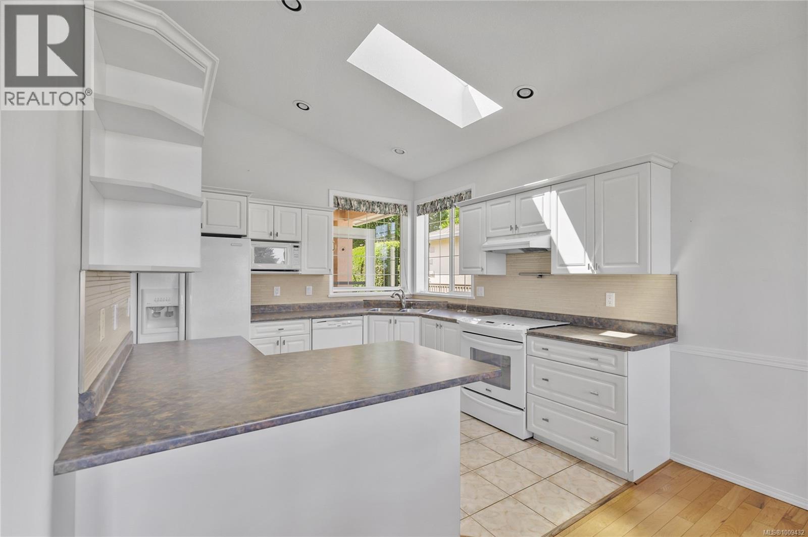 Photo 34 of 6345 Savary St, Nanaimo BC