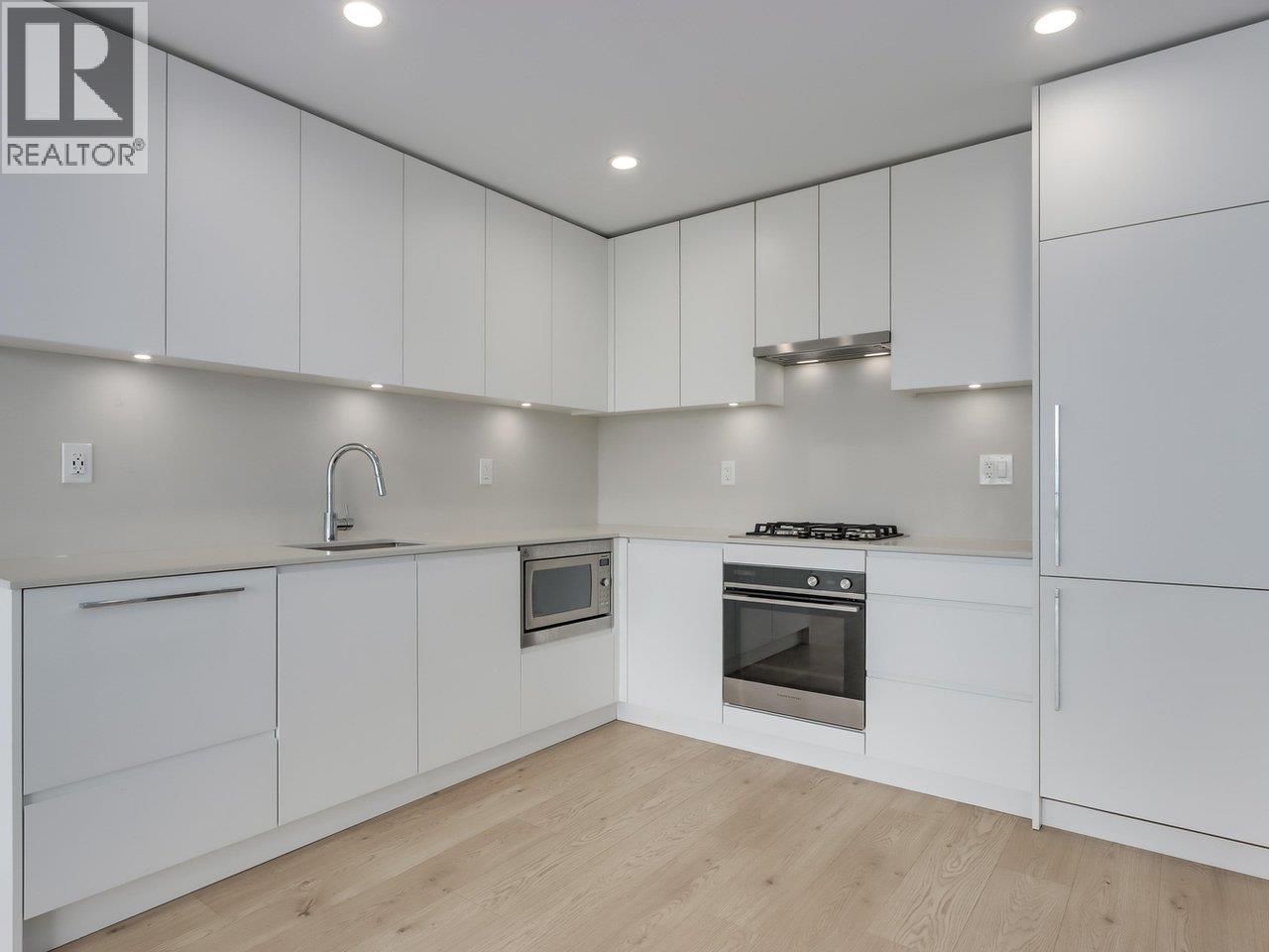 Photo 12 of 3804 2181 Madison Avenue, Burnaby BC