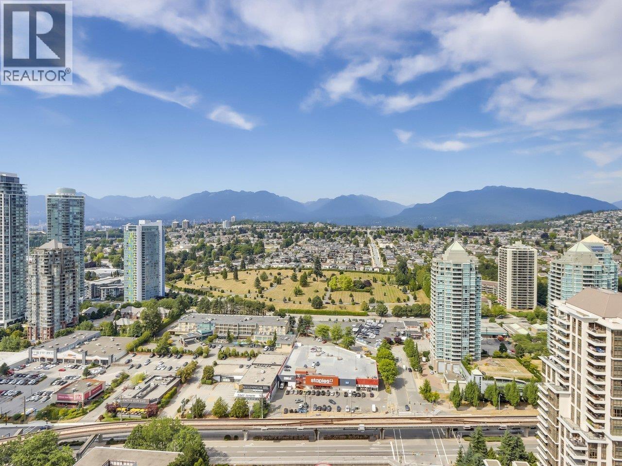 Photo 2 of 3804 2181 Madison Avenue, Burnaby BC
