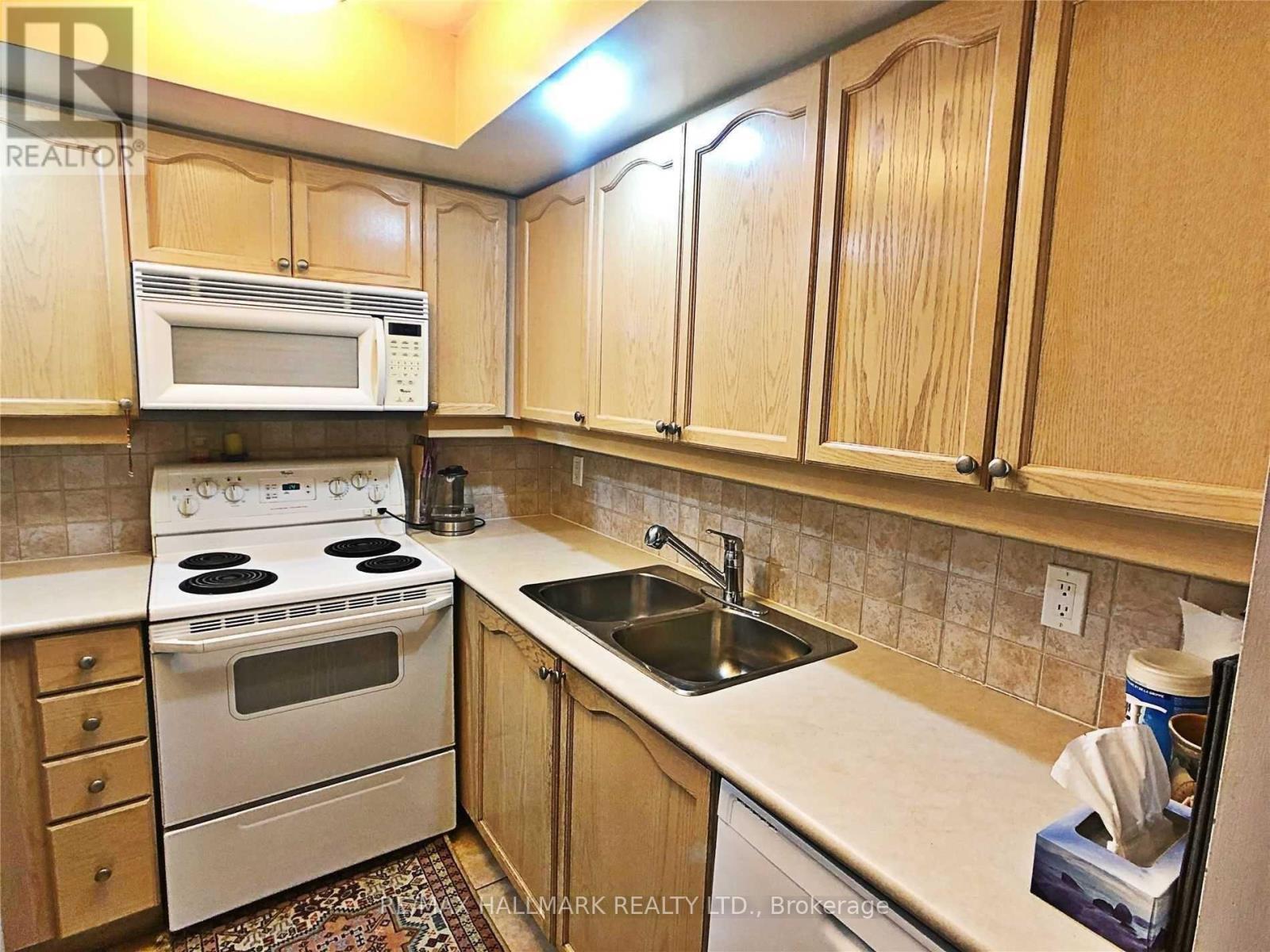 Photo 8 of 225 15 Northtown Way, Toronto ON