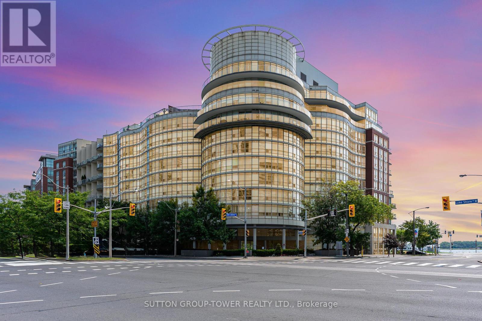 Photo 1 of 220 550 Queens Quay W, Toronto ON