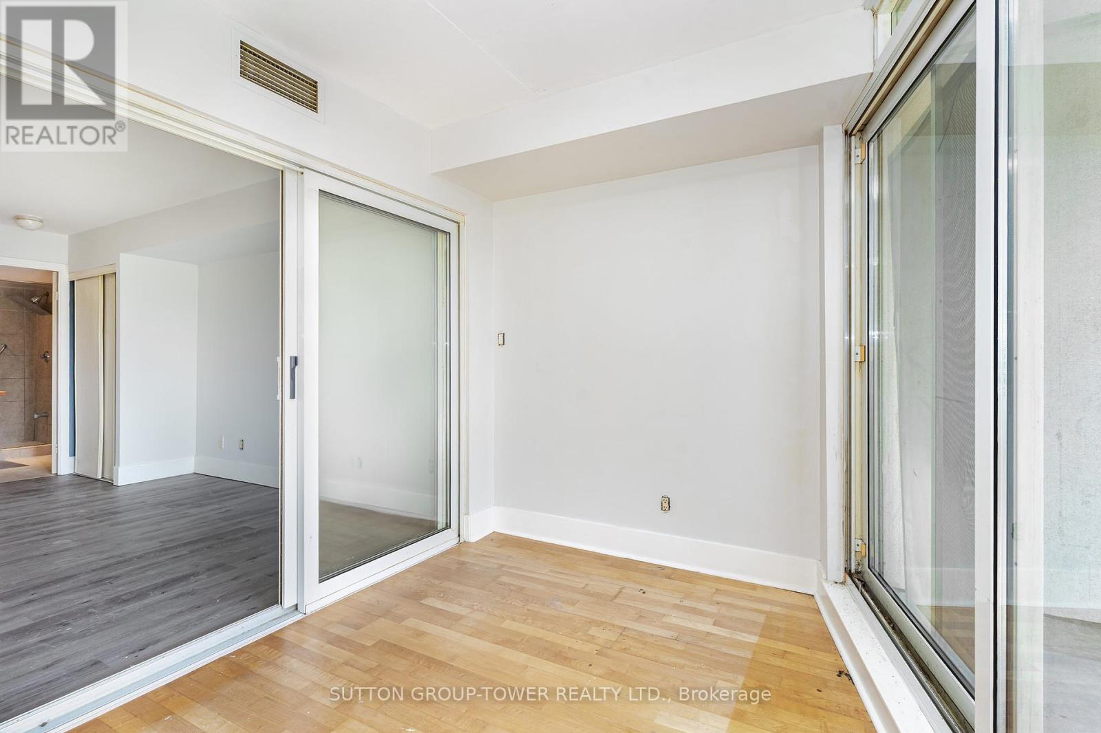 Photo 15 of 220 550 Queens Quay W, Toronto ON