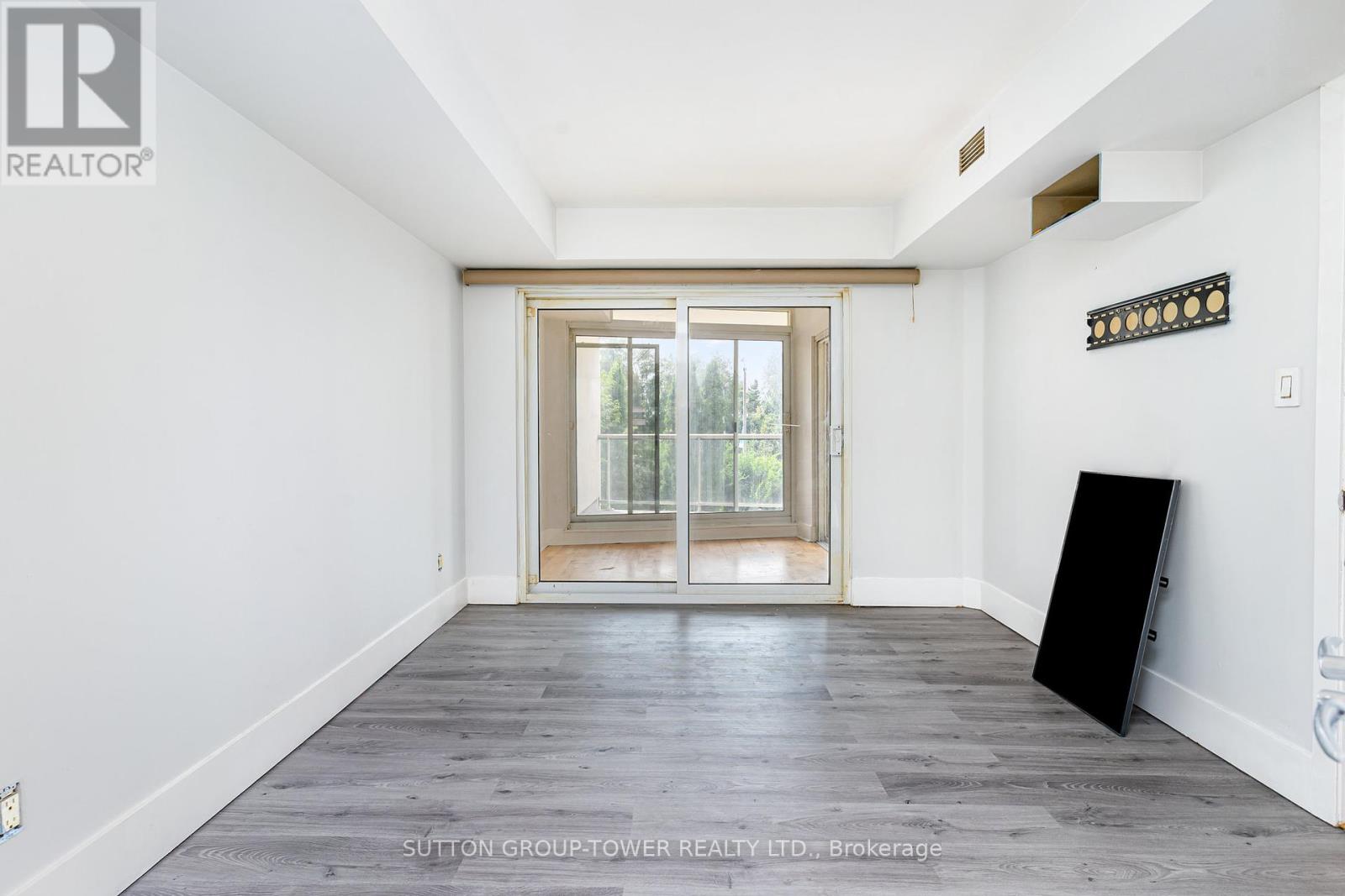 Photo 16 of 220 550 Queens Quay W, Toronto ON