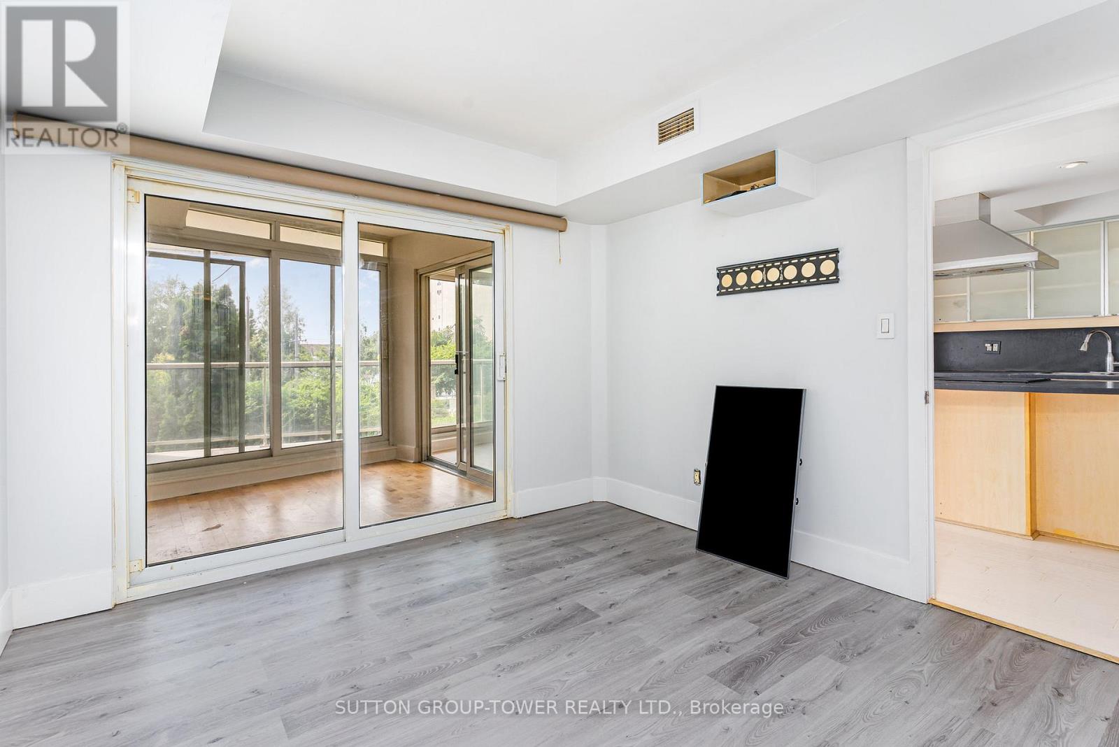 Photo 17 of 220 550 Queens Quay W, Toronto ON