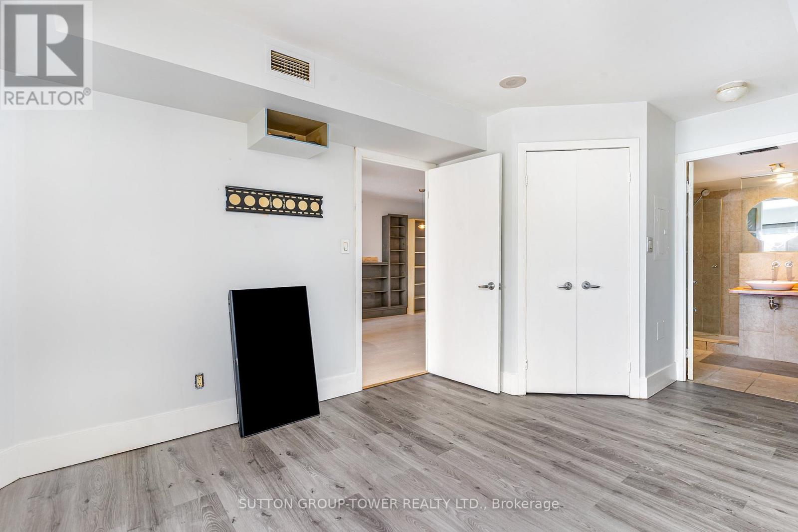 Photo 19 of 220 550 Queens Quay W, Toronto ON