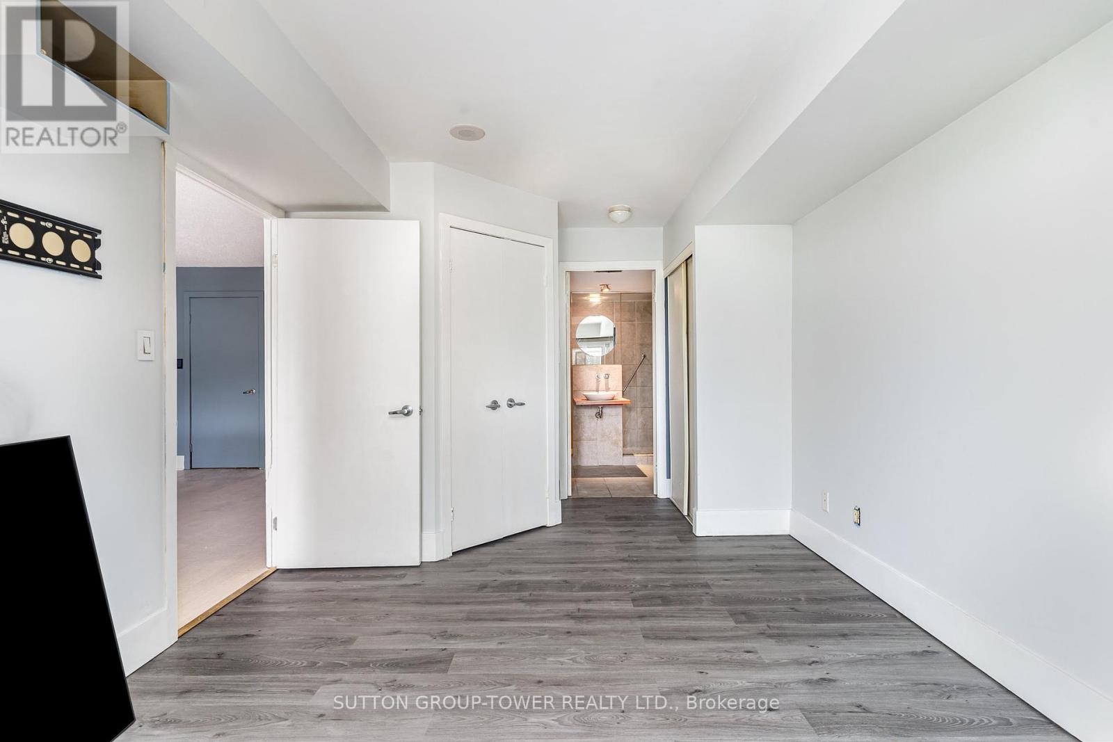 Photo 20 of 220 550 Queens Quay W, Toronto ON