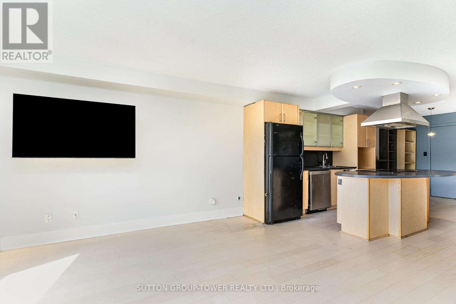 Photo 4 of 220 550 Queens Quay W, Toronto ON