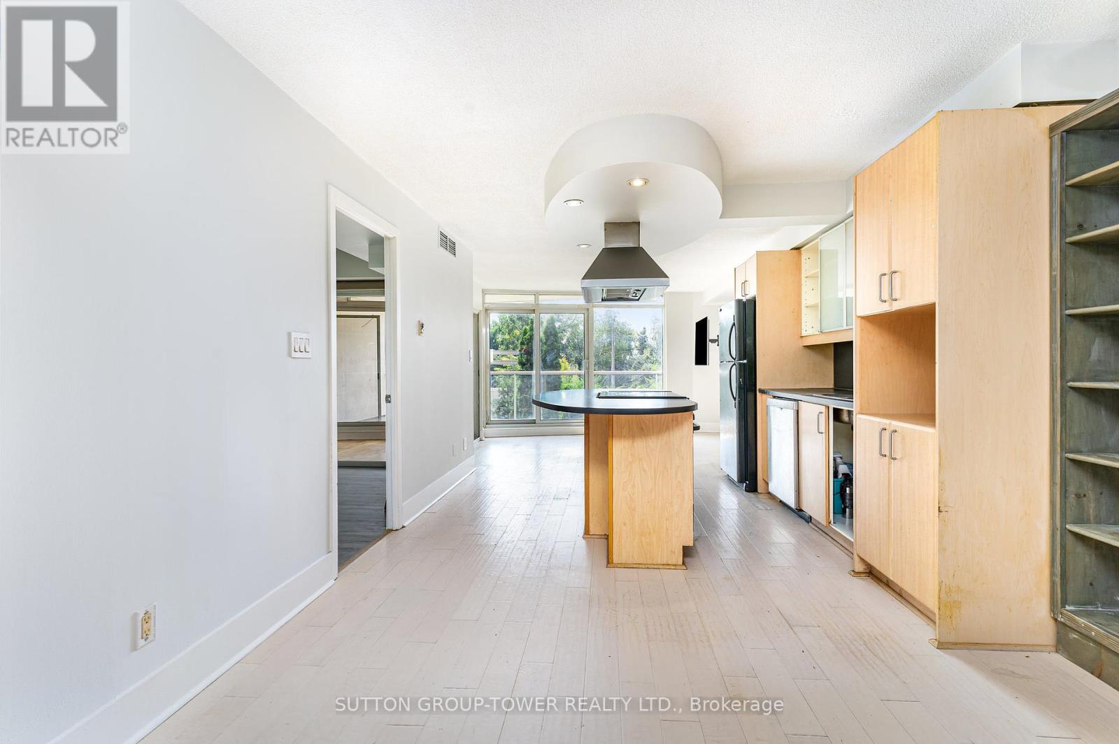 Photo 6 of 220 550 Queens Quay W, Toronto ON