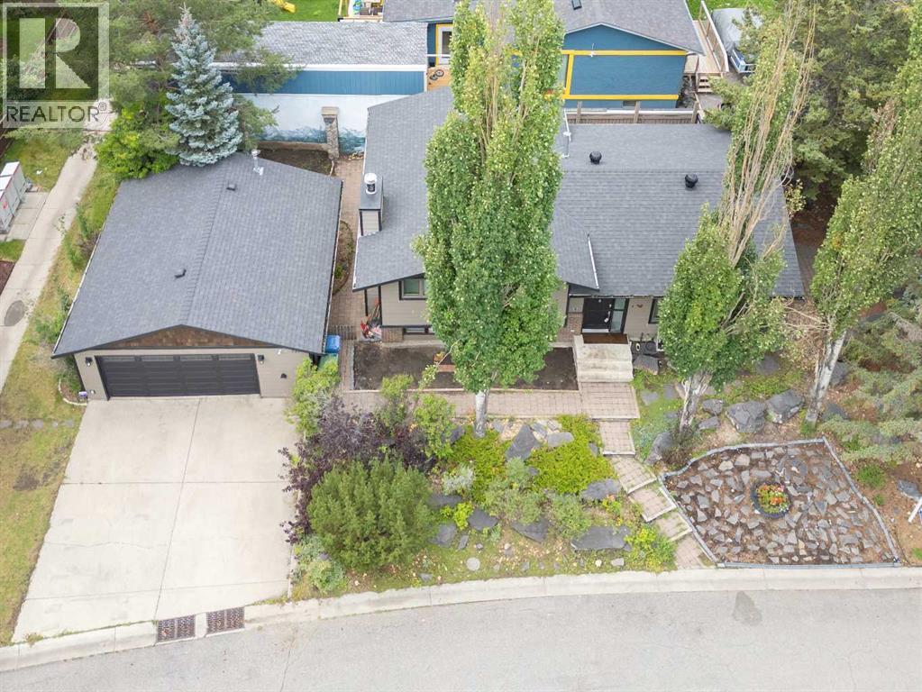 Single Family House 4 Level for Sale in  Brookgreen Drive SW Braeside Calgary 