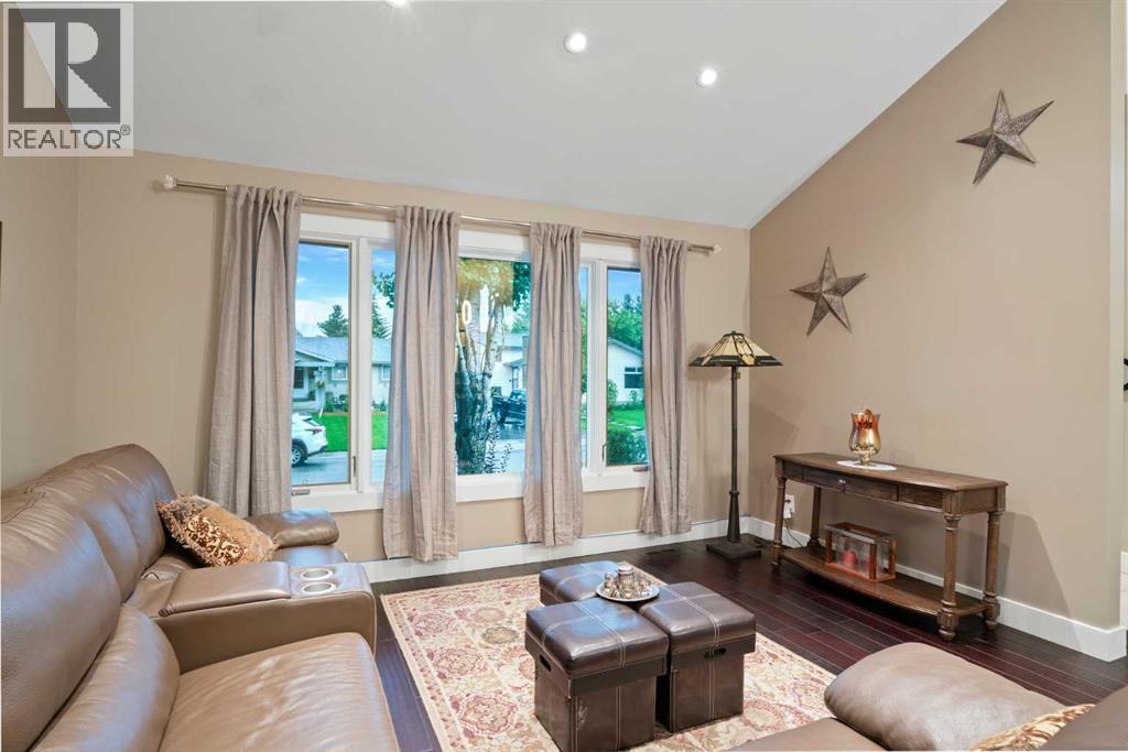 Single Family House 4 Level for Sale in  Brookgreen Drive SW Braeside Calgary 