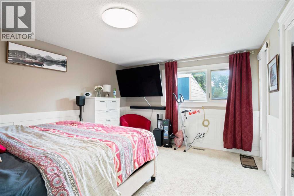 Single Family House 4 Level for Sale in  Brookgreen Drive SW Braeside Calgary 
