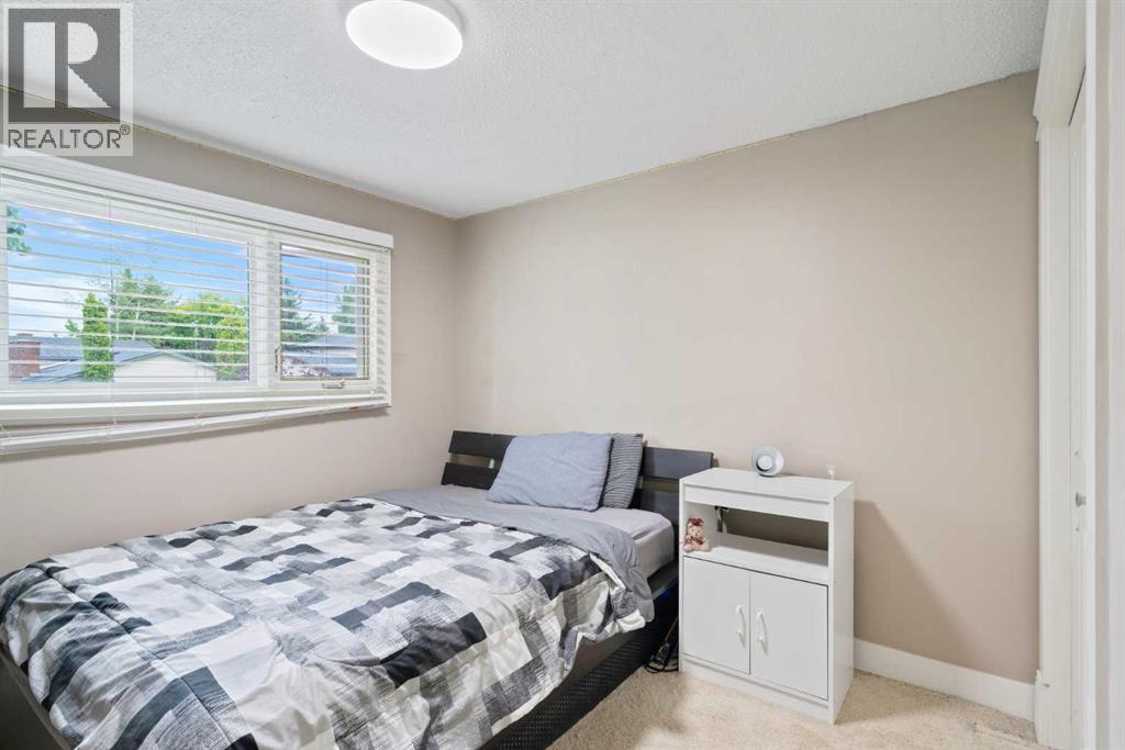 Single Family House 4 Level for Sale in  Brookgreen Drive SW Braeside Calgary 