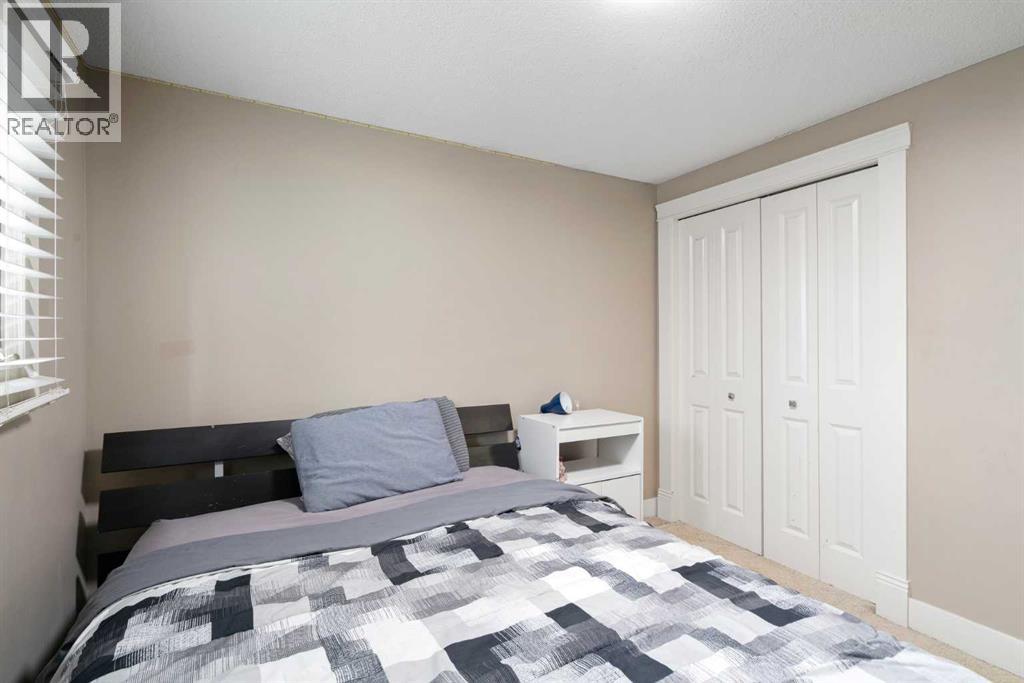 Single Family House 4 Level for Sale in  Brookgreen Drive SW Braeside Calgary 