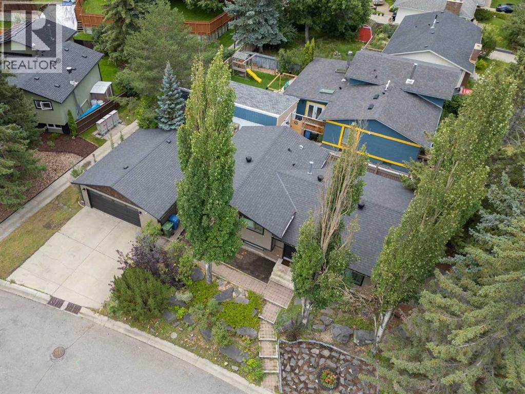 Single Family House 4 Level for Sale in  Brookgreen Drive SW Braeside Calgary 