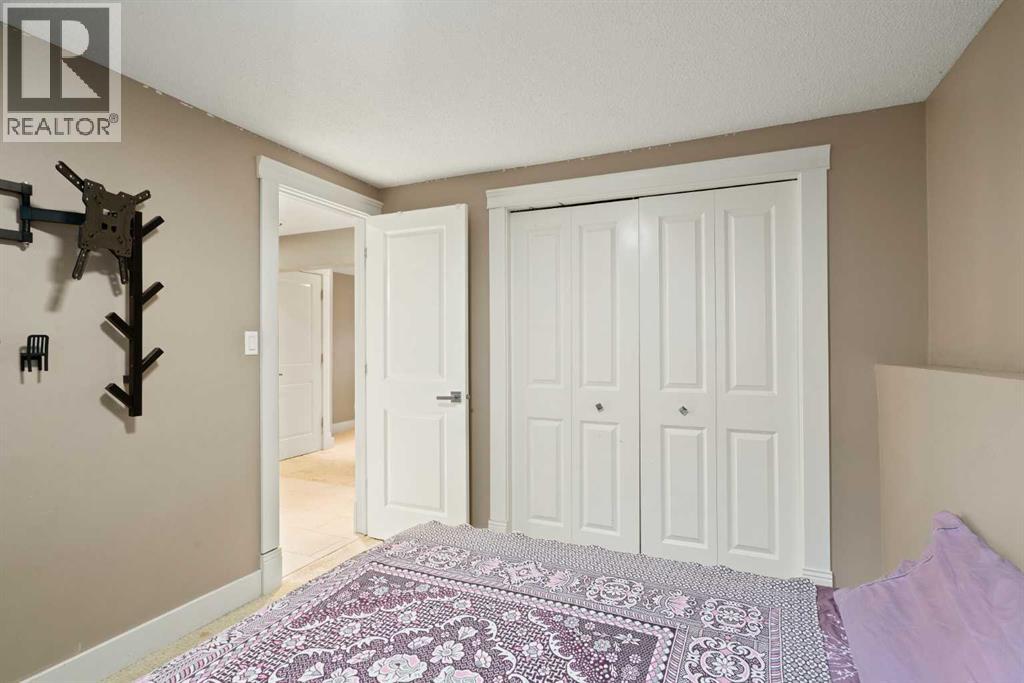 Single Family House 4 Level for Sale in  Brookgreen Drive SW Braeside Calgary 